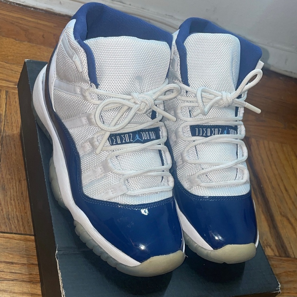Jordan 11s Size 4Y in really good condition, with box. Barely used